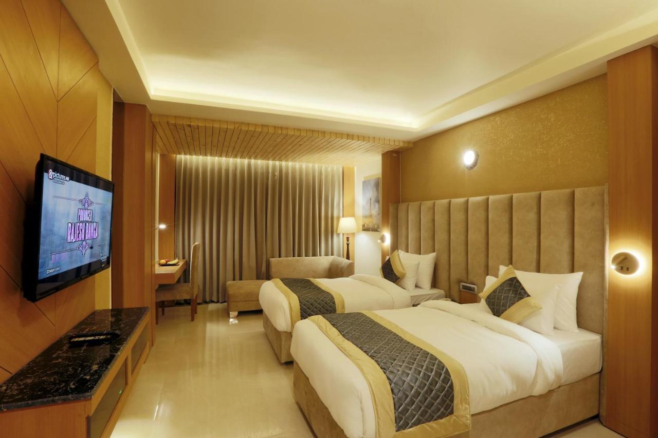 Hotel Omega - Gurgaon Central Dış mekan fotoğraf